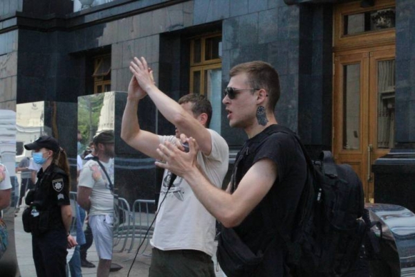
"Данилова – в отставку, Медведчука – за решетку": активисты окружили Офис Зеленского (видео, фото)

