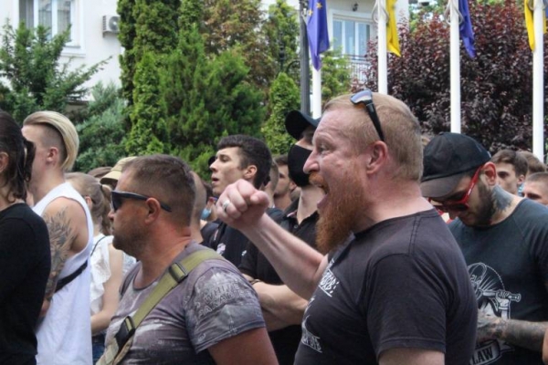 
"Данилова – в отставку, Медведчука – за решетку": активисты окружили Офис Зеленского (видео, фото)
