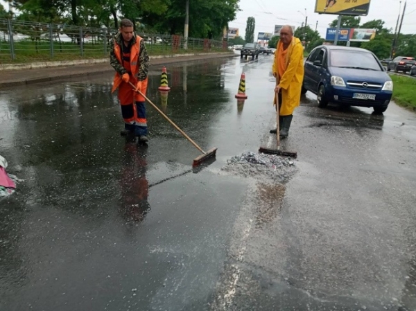 В Одессе подтоплен ряд улиц — за ночь выпала полумесячная норма дождя