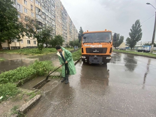 В Одессе подтоплен ряд улиц — за ночь выпала полумесячная норма дождя