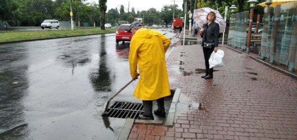 В Одессе подтоплен ряд улиц — за ночь выпала полумесячная норма дождя