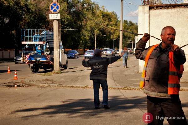 На Люстдорфской уже установили светофоры для реверсивного движения: сколько это продлится. Фото