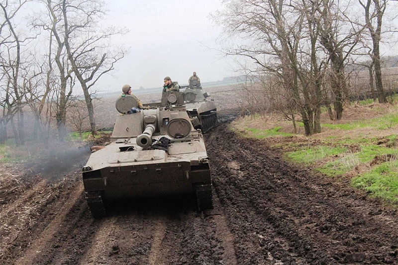 Працюють львівські десантники: українські воїни показали ефектне знищення бронетехніки ворога (відео 18+)