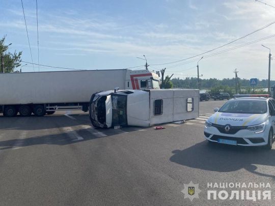 Світлофори не працювали: понад 20 людей постраждали у ДТП за участю маршрутки у Кривому Розі (фото)
