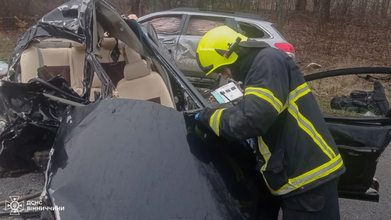 Чотири людини загинули у великій автокатастрофі на Вінниччині (фото, відео)