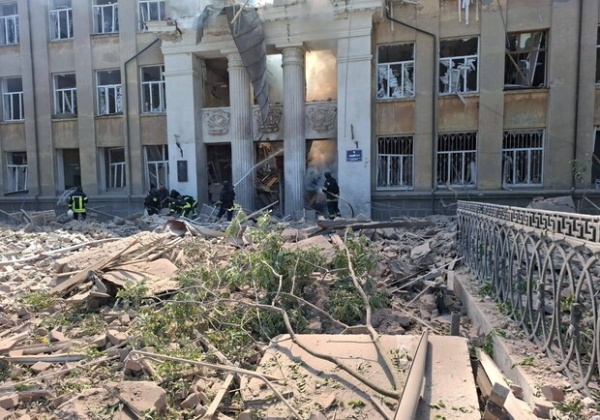 РФ атаковала баллистикой учебное заведение в Одесской области: под завалами могут быть люди (обновлено)