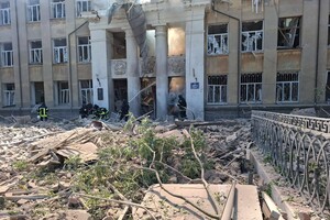 РФ атаковала баллистикой учебное заведение в Одесской области: под завалами могут быть люди (обновлено)