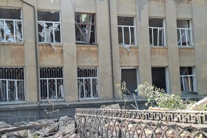 РФ атаковала баллистикой учебное заведение в Одесской области: под завалами могут быть люди (обновлено)